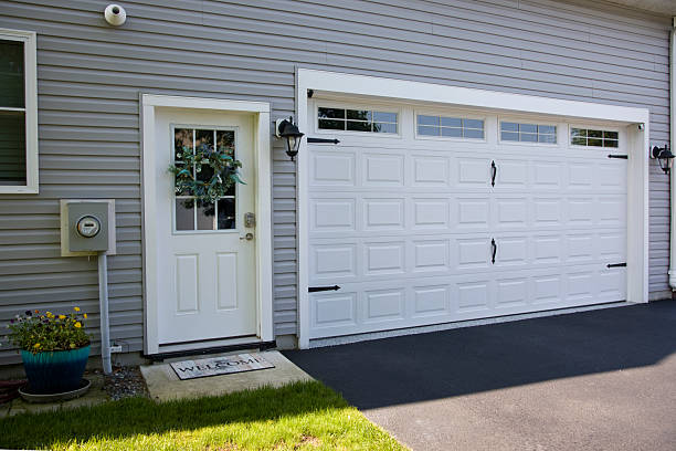 24/7 Emergency Garage Door Panel Replacement experts in Queens Gate, PA
